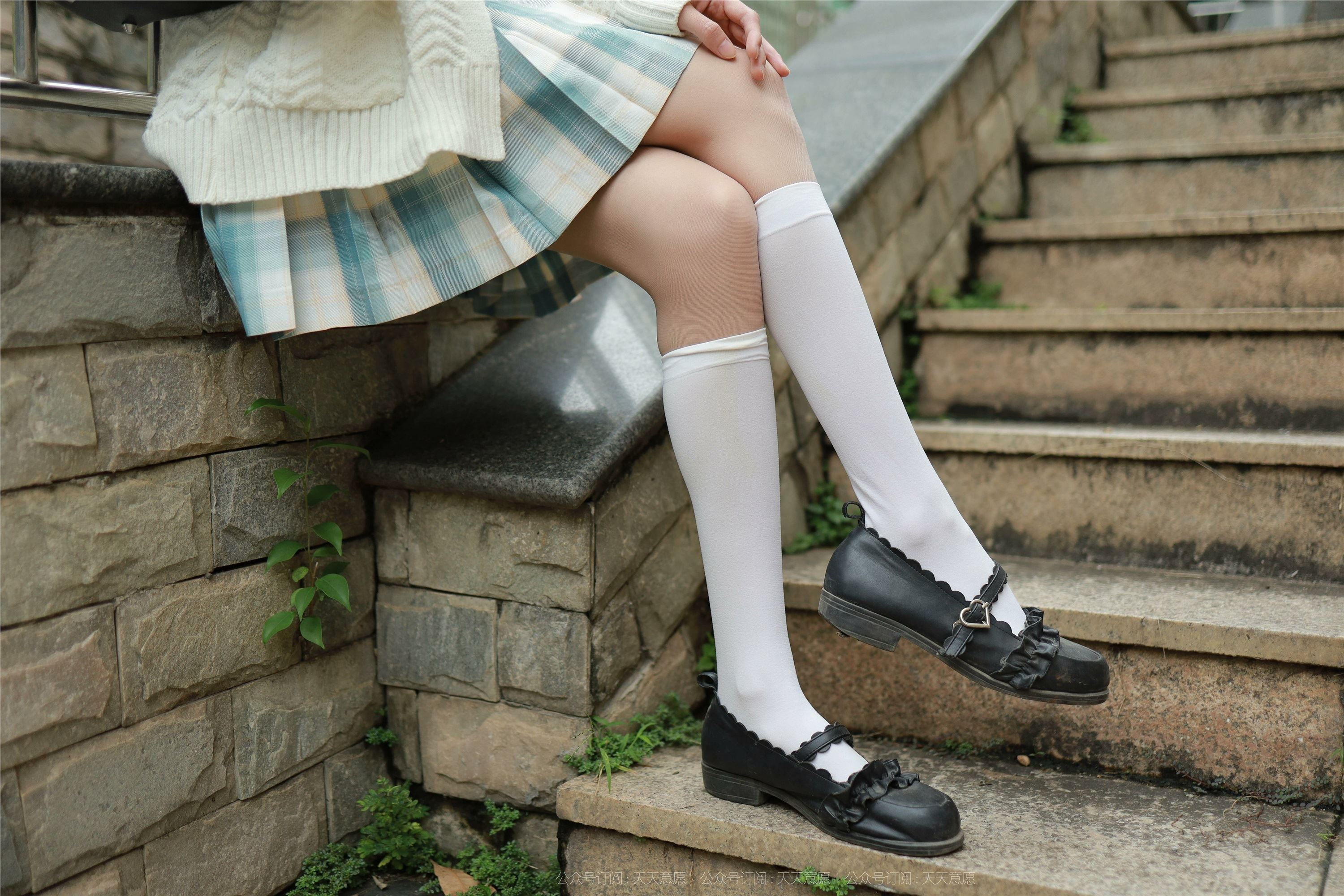 IESS异思趣向  2021.11.02 丝享家963：团团《长腿JK装》